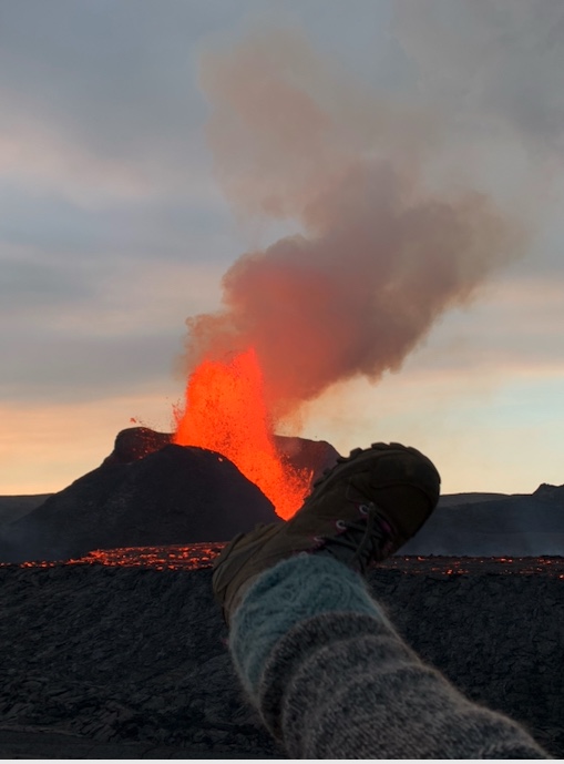 火山噴火に遭遇 hq720.jpg?sqp=-