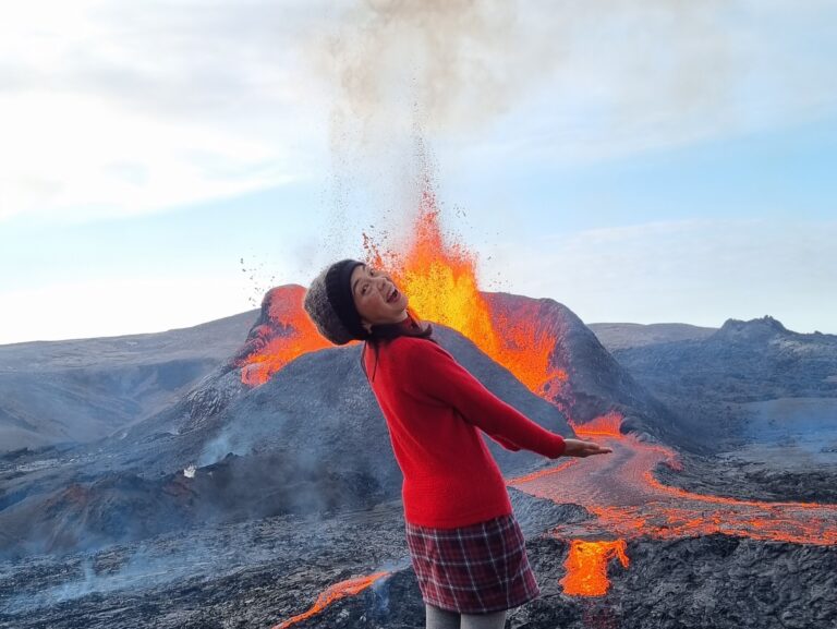 こちらアイスランド ７１ 火山噴火見学その３ 太古の火に圧倒され マグマと戯れた至高の体験 小倉悠加 Samejima Times